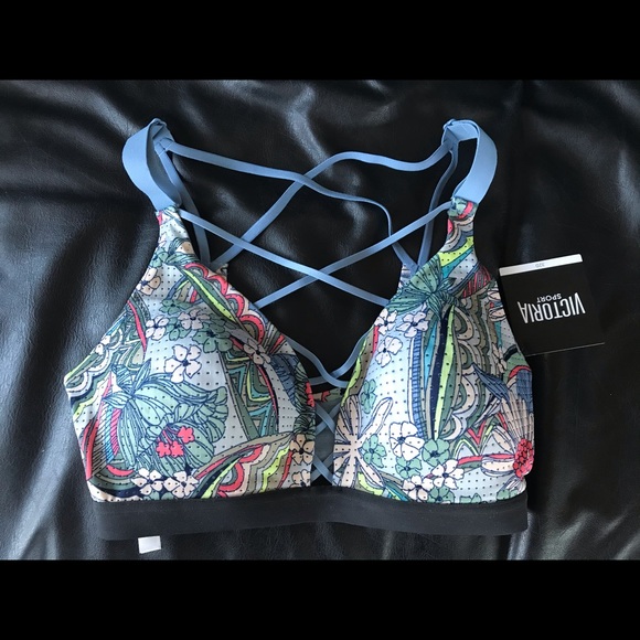 Victoria's Secret Other - Lightweight by VICTORIA'S SECRET Sports Bra - 32D